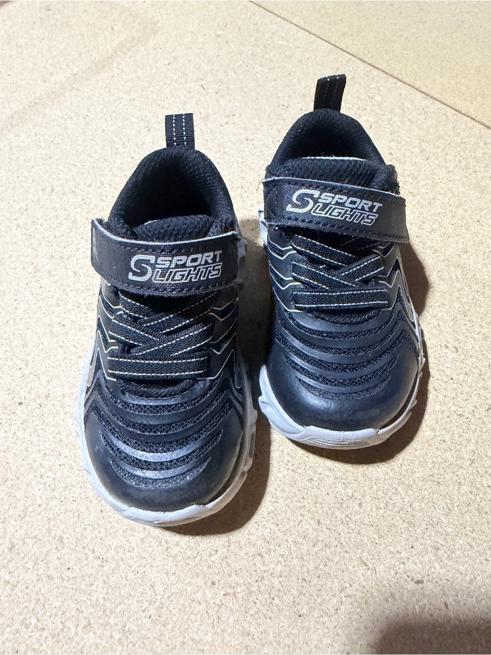 Skechers light up Black Kids Sneakers with White Sole - Picture 3 of 5